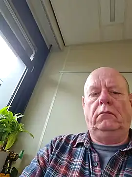 andrejoyfull64 online show from 6, 1, 2025