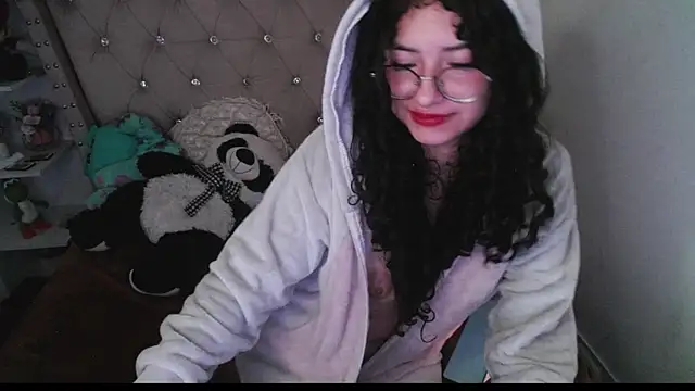 Snapshot of CherieCurl chatting on 20, 11, 2025 CherieCurl online show from 20, 11, 2025