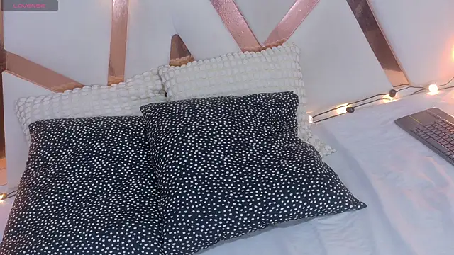 LilithSmith  online show from 21, 11, 2025