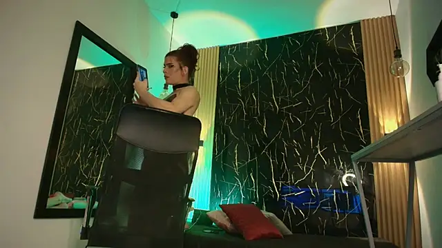 Snapshot of Bella_salvatore chatting on 6, 3, 2026 Bella salvatore online show from 6, 3, 2026