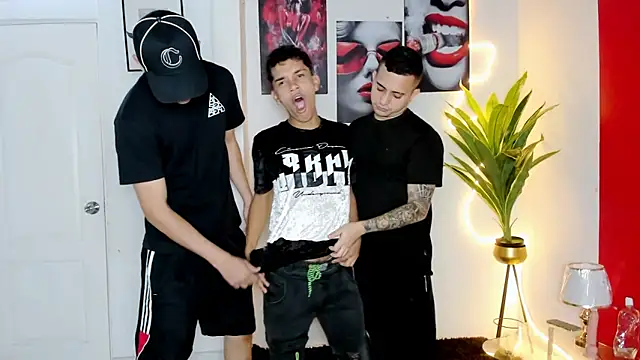 oversizedxguys online show from 14, 4, 2026