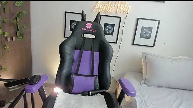 Annie Velas  online show from 19, 3, 2026