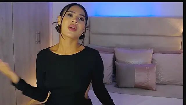 HaileyBaldwin online show from 6, 2, 2025