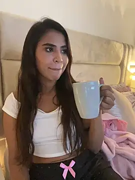 HaileyBaldwin online show from 19, 2, 2025