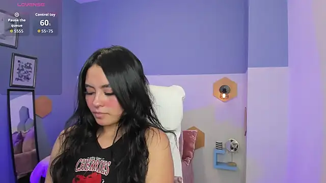 Chloe fischer  online show from 27, 10, 2025