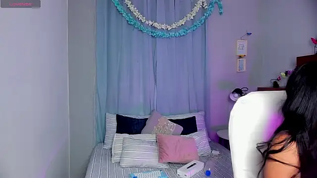 Chloe fischer  online show from 8, 7, 2026