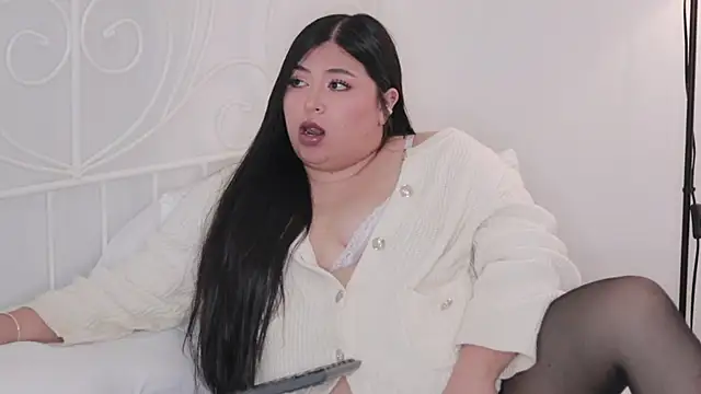 Snapshot of Adia_ chatting on 1, 2, 2025 Adia online show from 1, 2, 2025