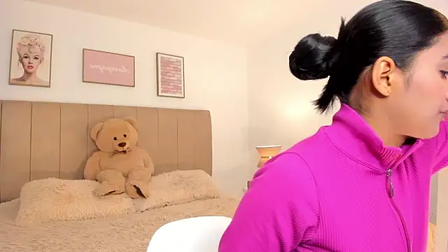 Kimm khalifa online show from 2, 3, 2025