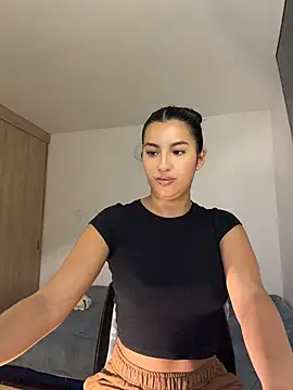 Kimm khalifa online show from 3, 6, 2026