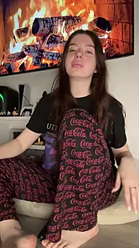 Kimi Ass online show from 4, 6, 2026