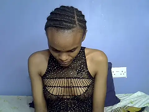 Snapshot of Queen_petite_ chatting on 3, 3, 2025 Queen petite online show from 3, 3, 2025