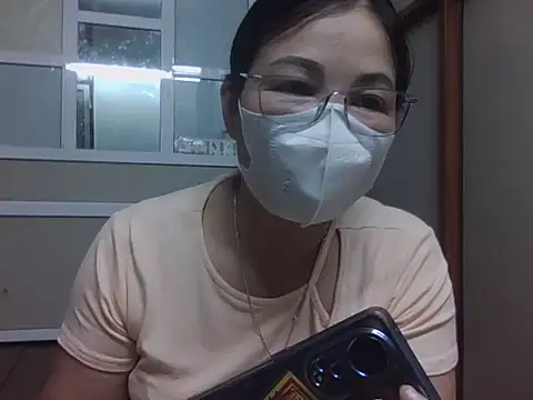 Snapshot of MaiHuong77 chatting on 15, 10, 2025 MaiHuong77 online show from 15, 10, 2025