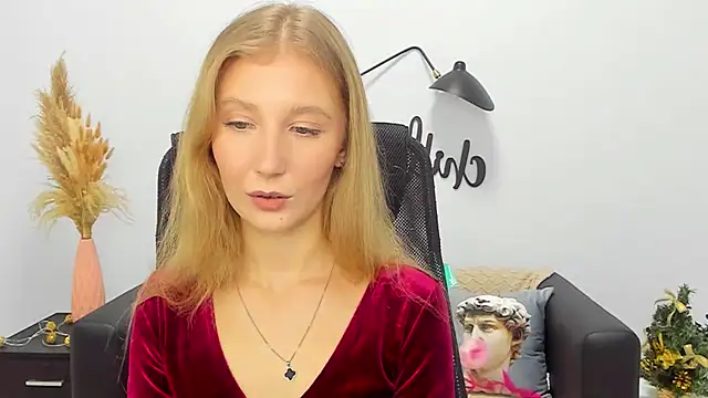 Snapshot of LolaWilsons chatting on 6, 1, 2025 LolaWilsons online show from 6, 1, 2025