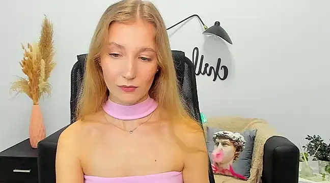 Snapshot of LolaWilsons chatting on 18, 1, 2025 LolaWilsons online show from 18, 1, 2025