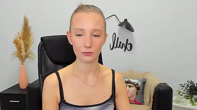 Snapshot of LolaWilsons chatting on 31, 1, 2025 LolaWilsons online show from 31, 1, 2025