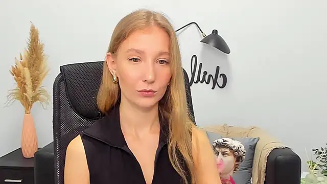 Snapshot of LolaWilsons chatting on 7, 2, 2025 LolaWilsons online show from 7, 2, 2025