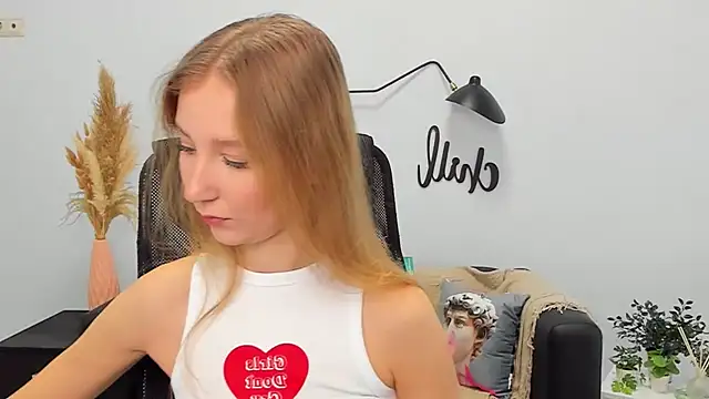 Snapshot of LolaWilsons chatting on 11, 2, 2025 LolaWilsons online show from 11, 2, 2025