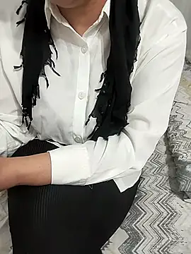 Snapshot of _Sahra_ chatting on 8, 11, 2025 Sahra online show from 8, 11, 2025