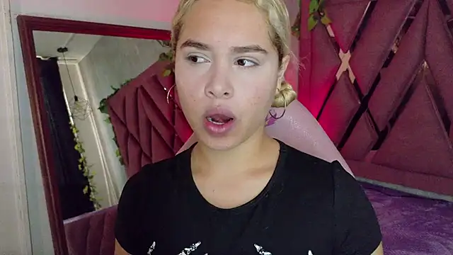 Snapshot of Haelycute chatting on 11, 2, 2026 Haelycute online show from 11, 2, 2026