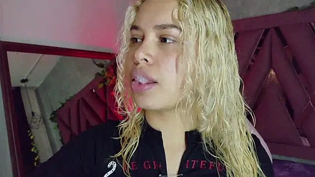 Snapshot of Haelycute chatting on 12, 2, 2026 Haelycute online show from 12, 2, 2026