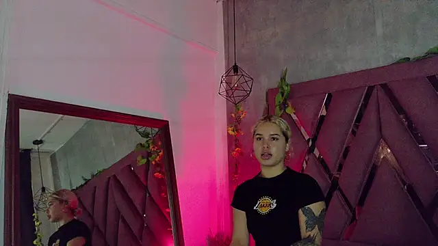 Snapshot of Haelycute chatting on 14, 2, 2026 Haelycute online show from 14, 2, 2026