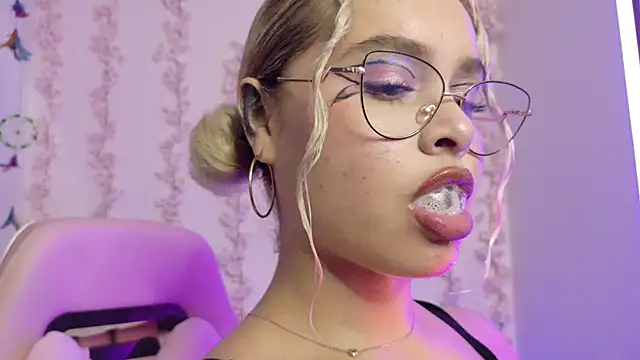 Haelycute online show from 7, 3, 2026