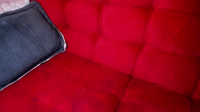 Snapshot of ohpetitemuse chatting on 24, 12, 2024 ohpetitemuse online show from 24, 12, 2024