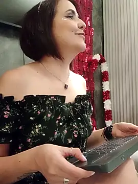 Snapshot of IsisBlake chatting on 4, 12, 2025 IsisBlake online show from 4, 12, 2025