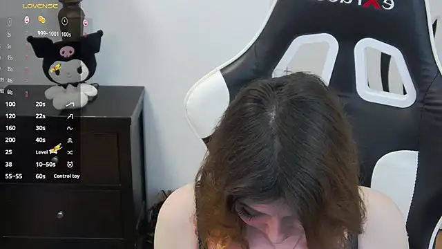 pretty little thing online show from 27, 4, 2026