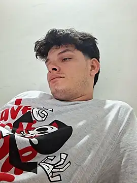 Snapshot of _Ottis_ chatting on 29, 10, 2025 Ottis online show from 29, 10, 2025