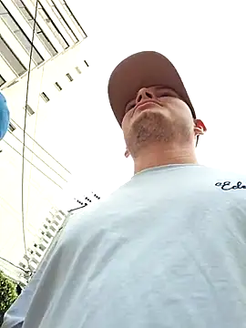 Snapshot of _Ottis_ chatting on 13, 11, 2025 Ottis online show from 13, 11, 2025