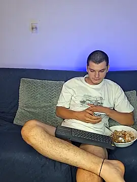 Snapshot of _Ottis_ chatting on 29, 11, 2025 Ottis online show from 29, 11, 2025