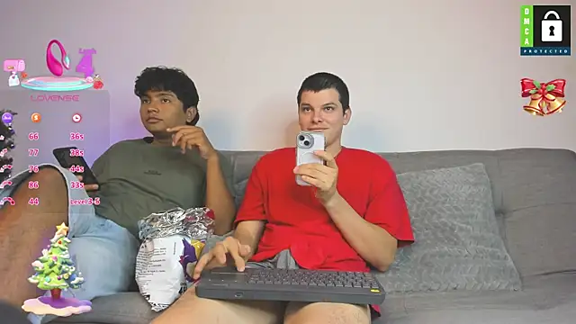 Snapshot of _Ottis_ chatting on 23, 12, 2025 Ottis online show from 23, 12, 2025