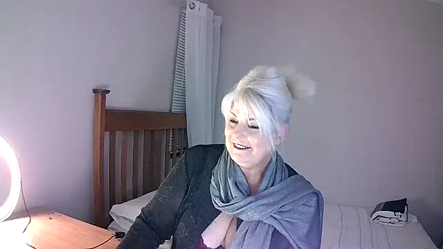 Snapshot of Miahotmilf chatting on 2, 2, 2025 Miahotmilf online show from 2, 2, 2025