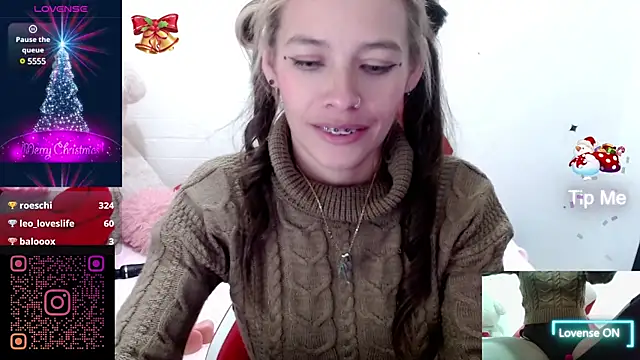 Snapshot of sweetlittlelisa chatting on 12, 12, 2024 sweetlittlelisa online show from 12, 12, 2024