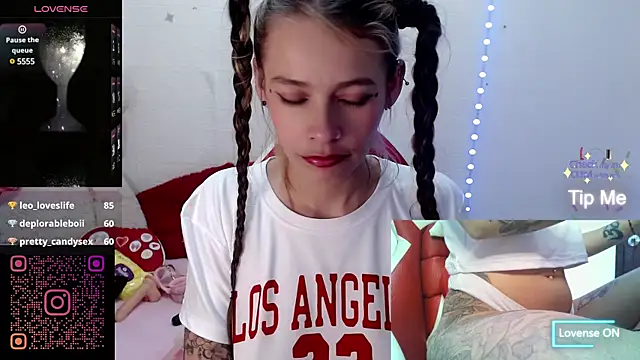 Snapshot of sweetlittlelisa chatting on 2, 1, 2025 sweetlittlelisa online show from 2, 1, 2025
