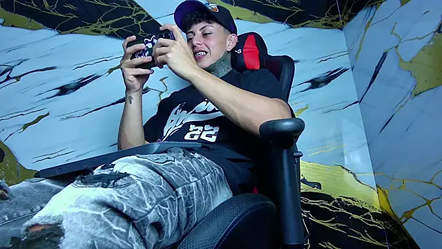 Kevin22 222 online show from 4, 2, 2025