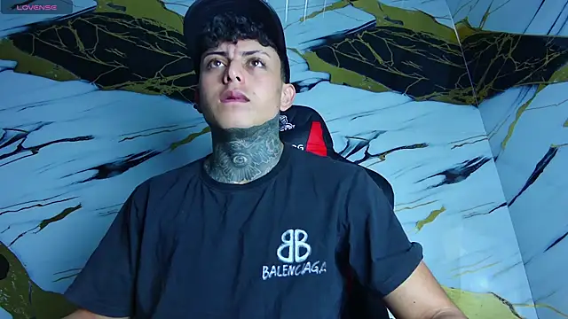 Kevin22 222 online show from 28, 2, 2025