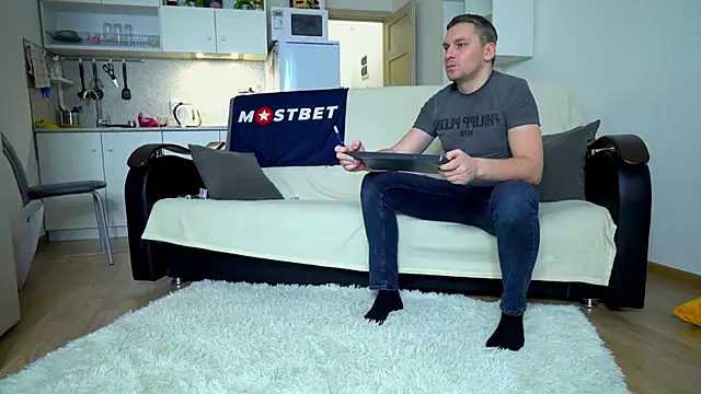 Snapshot of littlesweettifany chatting on 21, 12, 2024 littlesweettifany online show from 21, 12, 2024