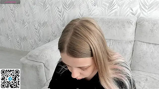 Snapshot of Alice_Halle chatting on 9, 6, 2026 Alice Halle online show from 9, 6, 2026