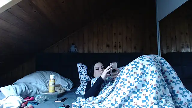 Snapshot of BoeseMoni1998 chatting on 21, 10, 2025 BoeseMoni1998 online show from 21, 10, 2025