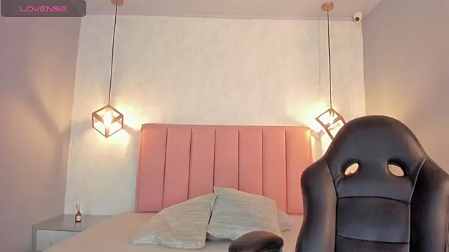 Snapshot of SUNNYCYRUS chatting on 28, 10, 2025 SUNNYCYRUS online show from 28, 10, 2025