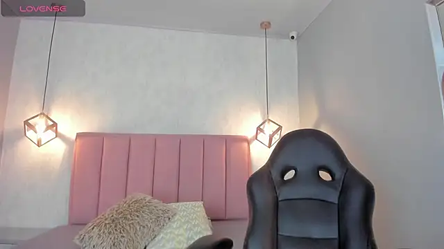 Snapshot of SUNNYCYRUS chatting on 8, 11, 2025 SUNNYCYRUS online show from 8, 11, 2025