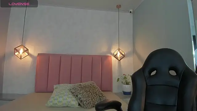 Snapshot of SUNNYCYRUS chatting on 11, 11, 2025 SUNNYCYRUS online show from 11, 11, 2025