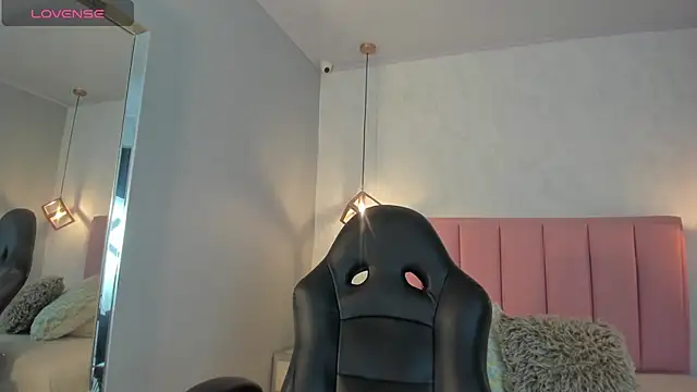 Snapshot of SUNNYCYRUS chatting on 13, 11, 2025 SUNNYCYRUS online show from 13, 11, 2025