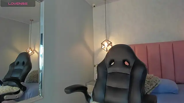 Snapshot of SUNNYCYRUS chatting on 19, 11, 2025 SUNNYCYRUS online show from 19, 11, 2025