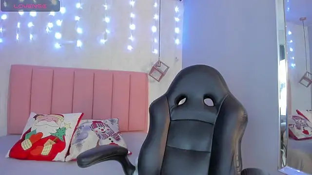 Snapshot of SUNNYCYRUS chatting on 19, 12, 2025 SUNNYCYRUS online show from 19, 12, 2025