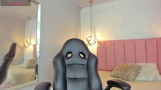 Snapshot of SUNNYCYRUS chatting on 19, 2, 2026 SUNNYCYRUS online show from 19, 2, 2026