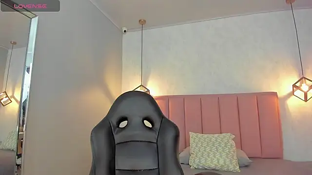 SUNNYCYRUS online show from 16, 3, 2026