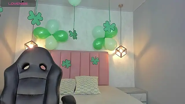 SUNNYCYRUS online show from 17, 3, 2026